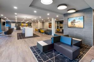 Lobbyen eller receptionen på Microtel Inn & Suites by Wyndham Portage La Prairie