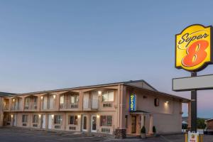 Certifikát, hodnocení, plakát nebo jiný dokument vystavený v ubytování Super 8 by Wyndham Evanston