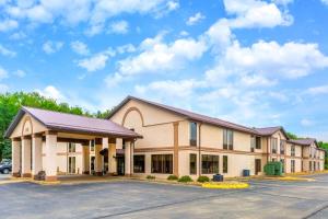 a large office building with a parking lot at Days Inn by Wyndham Blairsville in Blairsville