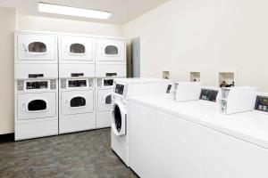 Gambar di galeri bagi WoodSpring Suites Tyler Rose Garden di Tyler