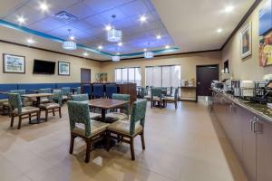 Restavracija oz. druge možnosti za prehrano v nastanitvi Comfort Inn & Suites Oklahoma City West - I-40