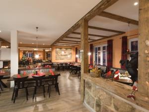 Restaurace v ubytování Landgasthof Schwarzes Roß + 24 fotografií