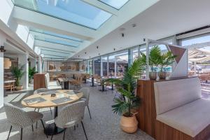 Restaurace v ubytování Kumara Serenoa By Lopesan Hotels