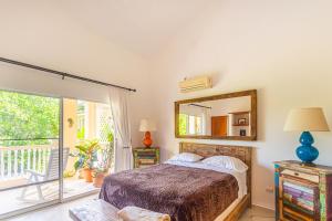 Postel nebo postele na pokoji v ubytování Hispaniola Sol C4 + 28 fotografií