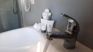Un baño de Bergamo GuestHouse - Self Check-in