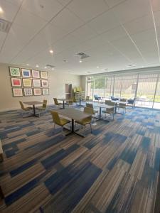 Gallery image of Holiday Inn Express & Suites - Madison West - Middleton, an IHG Hotel in Middleton