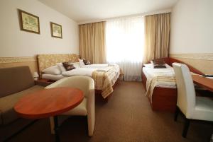 Łóżko lub łóżka w pokoju w obiekcie Hotel Roudna