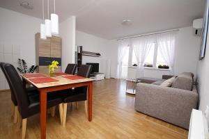 Posedenie v ubytovaní City Center Accommodation