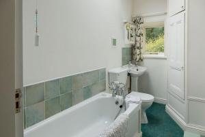 ห้องน้ำของ Tyas Cottage +82 ภาพ