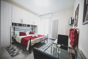A bed or beds in a room at ART & BOOKS bed and breakfast