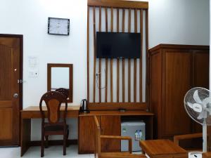 TV a/nebo společenská místnost v ubytování hotel đăng khôi 2