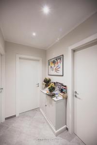 A kitchen or kitchenette at ART & BOOKS bed and breakfast