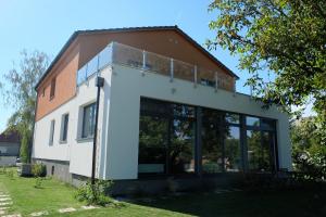 The building in which a vendégházakat is located