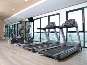 Fitness centrum a/nebo fitness zařízení v ubytování Fortune Saeng Chan Beach Hotel Rayong - SHA Plus