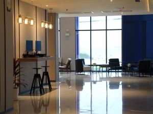 Posezení v ubytování Fortune Saeng Chan Beach Hotel Rayong - SHA Plus