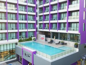 Bazén v ubytování Fortune Saeng Chan Beach Hotel Rayong - SHA Plus nebo v jeho okolí
