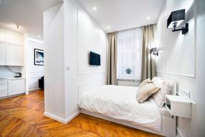 Łóżko lub łóżka w pokoju w obiekcie APARTAMENTY ARTE LUBLIN Niecała 11 - faktura VAT parking free