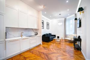 Kuchnia lub aneks kuchenny w obiekcie APARTAMENTY ARTE LUBLIN Niecała 11 - faktura VAT parking free