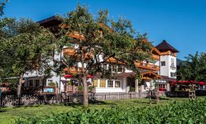 Aed väljaspool majutusasutust Hotel Tipotsch