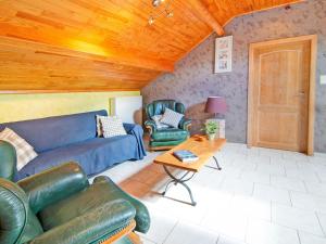 Posezení v ubytování Charming Stay Near Forests