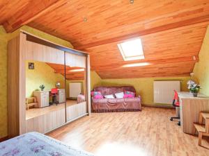 Postel nebo postele na pokoji v ubytování Charming Stay Near Forests