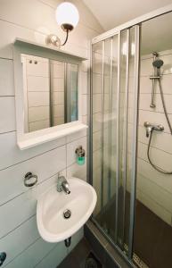 Ванная комната в Komiza Provita Guesthouse +37 фотографий