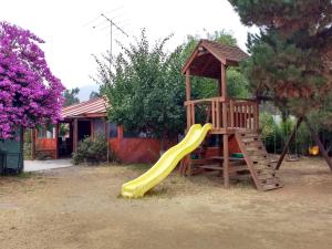 Herní místnost nebo prostor pro děti v ubytování Cabaña Mi Querencia