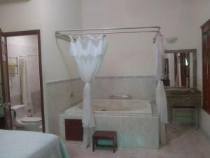 Ванна кімната в HOTEL CASONA MISIONES