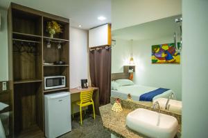 En eller flere senge i et værelse på SEGUNDA CASA - Seu cantinho em Guarapari, 1 minuto a pé da Praia do Morro! Suítes confortáveis e modernas - Para casal ou para grupos de até 5 pessoas