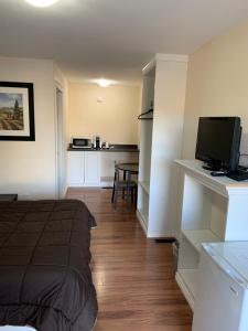 Η κουζίνα ή μικρή κουζίνα στο Langham Motel
