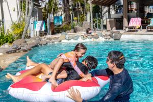 Bazén v ubytování The Islander Noosa Resort nebo v jeho okolí