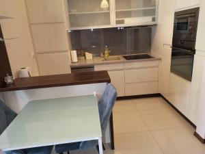 Køkken eller tekøkken på Apartament Marzenie 13 - Opole