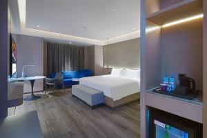 Een bed of bedden in een kamer bij Mercure Yinchuan Xinhua +30 foto's