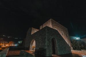Fotografija v galeriji nastanitve George SeaFront Suites v mestu Neon Oitilon