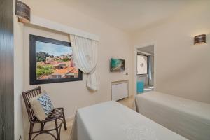 Postel nebo postele na pokoji v ubytování Hotel Cala Lunga
