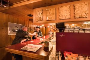 入住白十字架酒店的客人