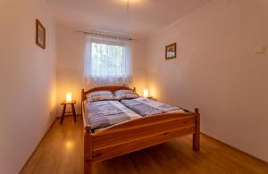 Кровать или кровати в номере Agroturystyka-Wislocka