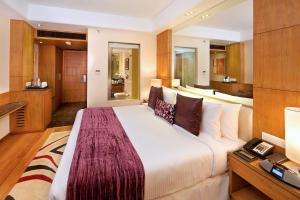 Postel nebo postele na pokoji v ubytování The Place Gurugram, a member of Radisson Individuals + 18 fotografií