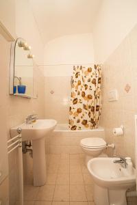 A bathroom at La Perpetua