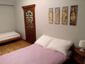 Łóżko lub łóżka w pokoju w obiekcie SECESJA HOUSE
