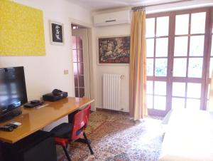 TV a/nebo společenská místnost v ubytování Villa Corrias