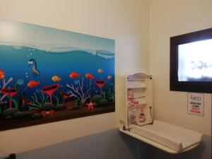 a room with a fish tank and a television at Hotel Resort Nuraghe Arvu in Cala Gonone