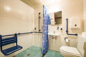 Bilik mandi di Hotel Brienzerburli