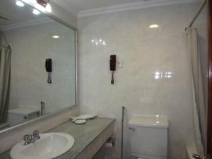 Ένα μπάνιο στο Saigon Can Tho Hotel +17 φωτογραφίες