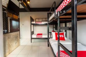 Palanda nebo palandy na pokoji v ubytování Yak Guesthouse