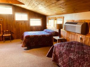 מיטה או מיטות בחדר ב-Gray Ghost Inn