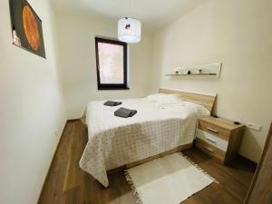 En eller flere senge i et værelse på Apartmán Sofia