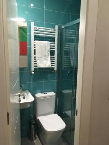 A bathroom at Studio 7calles, Casco Viejo. Bio