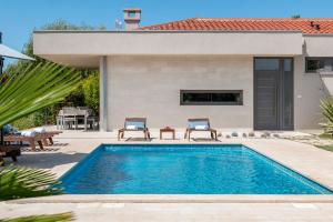 Bazén v ubytování Villa Viviana Fažana Valbandon Heated pool nebo v jeho okolí