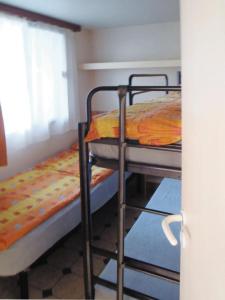 A bed or beds in a room at Victoria mobilehome in camping Stella del Sud